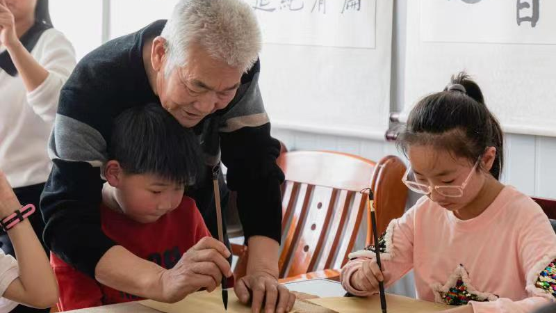 雄安新区雄县公益书法课堂点亮学生成长路