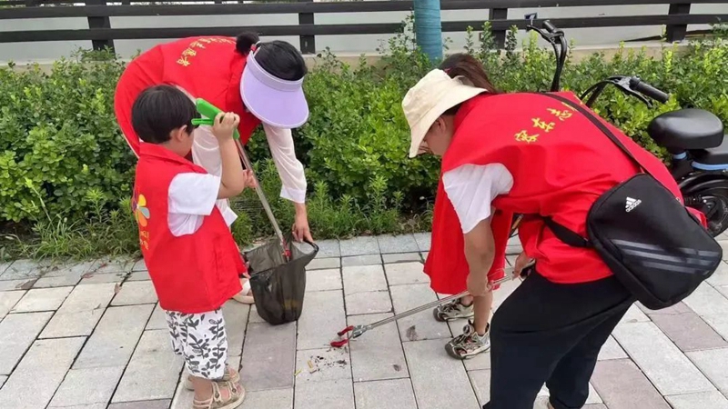 “双争”进行时丨雨后防疫，为爱护航！雄安志愿者在行动